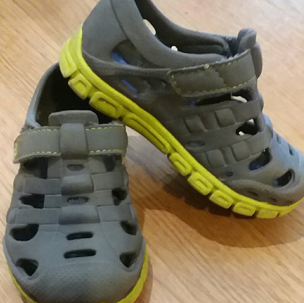 sneakers size 6